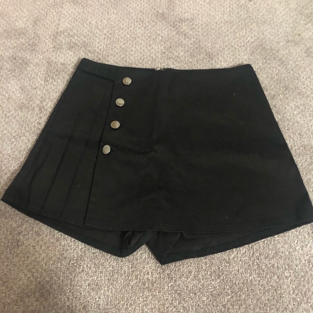 Black skort! (shorts/skirt)